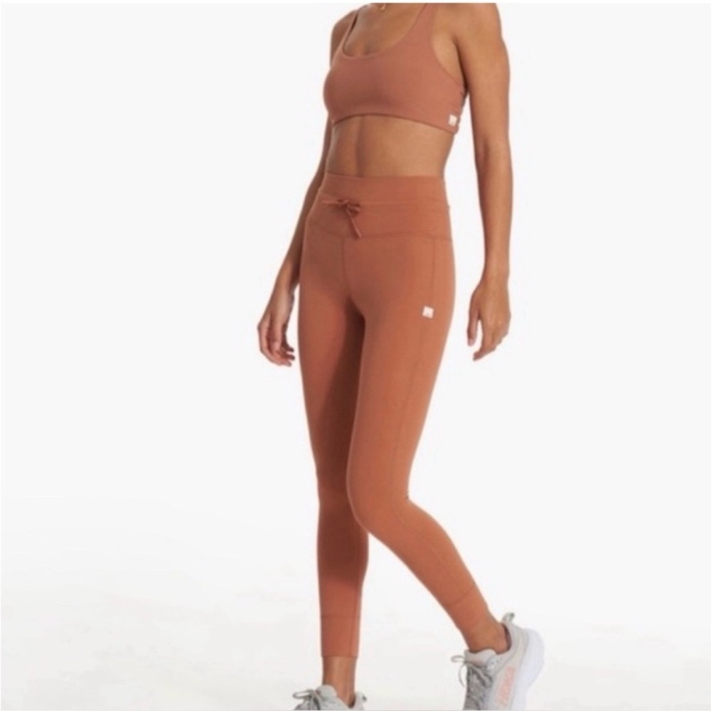 Vuori Daily Leggings & Sports Bra Set